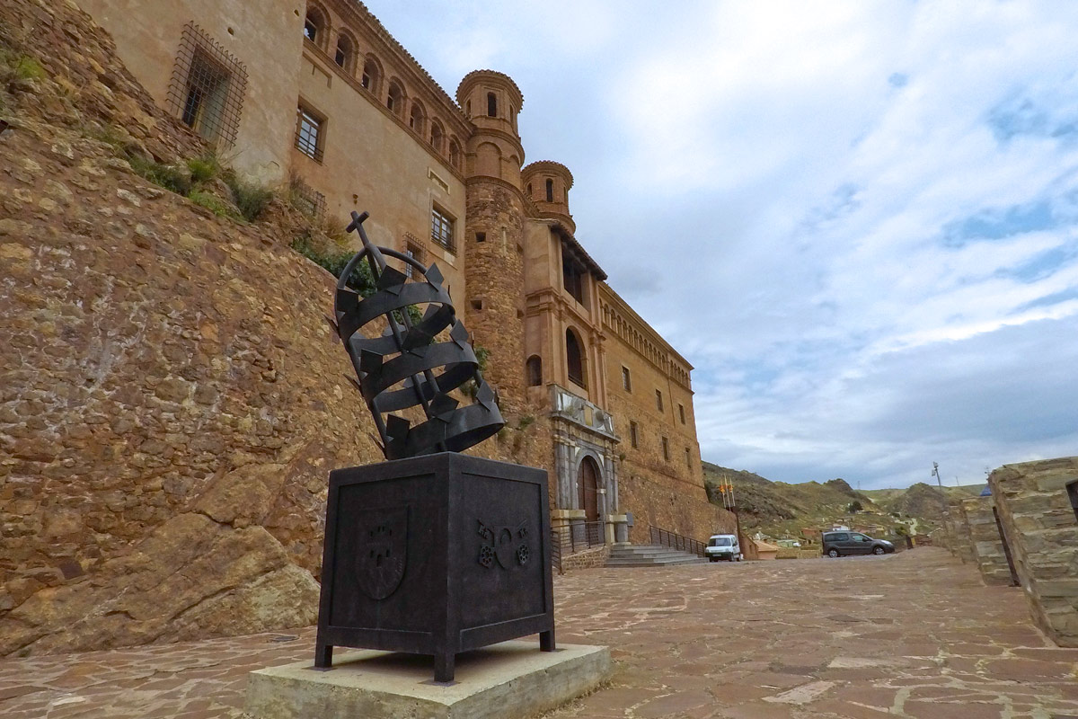 Aragón en el origen de la garnacha castillo palacio del Papa Luna en